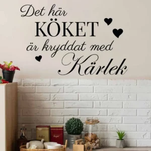 Det-här-köket-är-kryddat-med-kärlek-väggdekor-kök-wallsticker